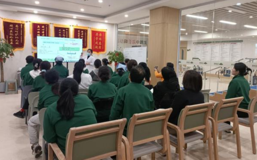 “救”在身邊！共筑服務(wù)安全——頤信養(yǎng)老舉辦急救技能培訓(xùn)